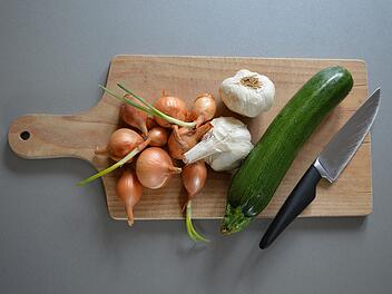 Vergiftungsgefahr bei keimendem Knoblauch und Zwiebeln - Wahrheit oder doch nur Mythos?