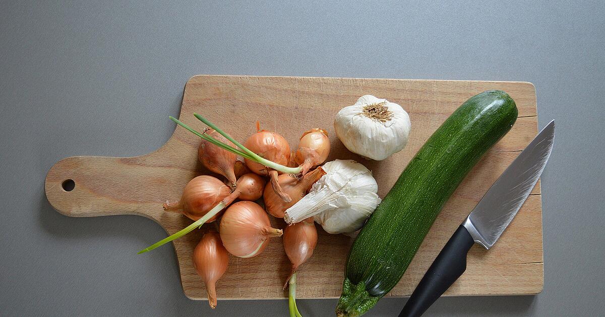 Kann Man Gekeimte Zwiebeln Noch Essen Keimender Knoblauch und Zwiebeln: Kann man das noch essen oder ist das