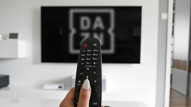 Wer DAZN ab 1. Feburar abonniert, muss tiefer in die Tasche greifen.