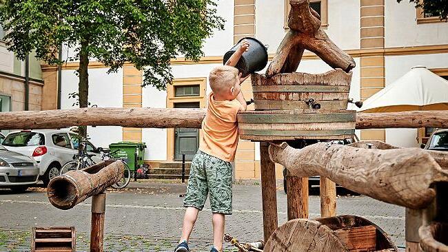 Das Wasserspielmobil kommt beim Nachwuchs sehr gut an.