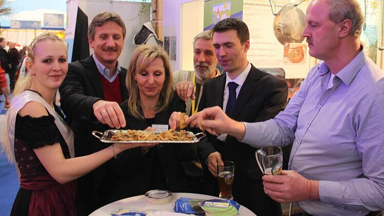 Auch CSU-Bundestagsabgeordneter Stefan Müller (2.v.r.) schaute am Stand vorbei. Foto: Andreas Dorsch