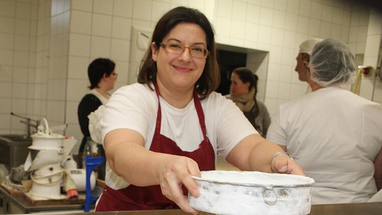 Sabine Hofmann ist fürs Zuckern zuständig. Foto: Sonny Adam