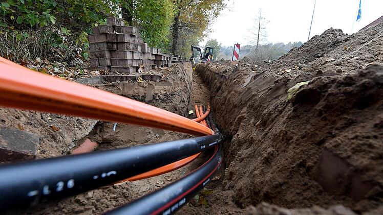 Am Dienstag wird der Breitband-Ausbau in Thurnau fortgesetzt. Und das sorgt für Verkehrsbehinderungen. Symbolbild: Carsten Rehder/dpa