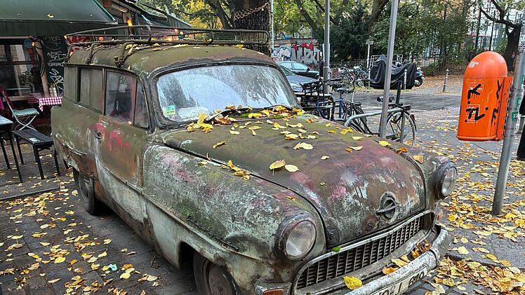 Ein alter Opel in Berlin