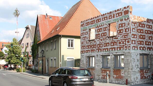 Doris und J&uuml;rgen Prechtel haben beim Brand ihres Hauses in Uehlfeld im Dezember 2018 alles verloren. Doch nun geht es an den Wiederaufbau. Foto: Christian Bauriedel