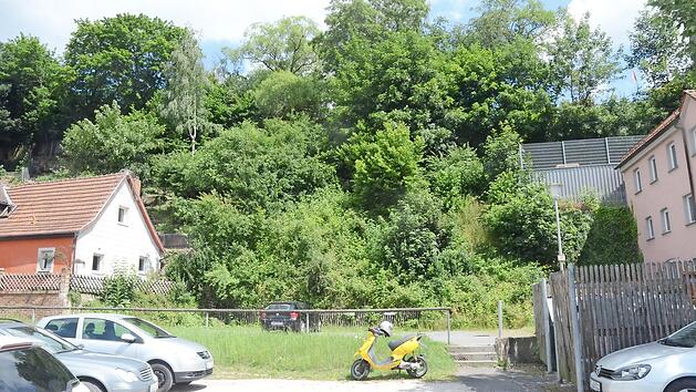 Am Krahenberg wird in der Baulücke eine Anlage mit vier Wohneinheiten entstehen. Sie soll zur Verschönerung des innerstädtischen Bereiches in der Verlängerung der Schwedenstraße beitragen.  Foto: Karl-Heinz Hofmann