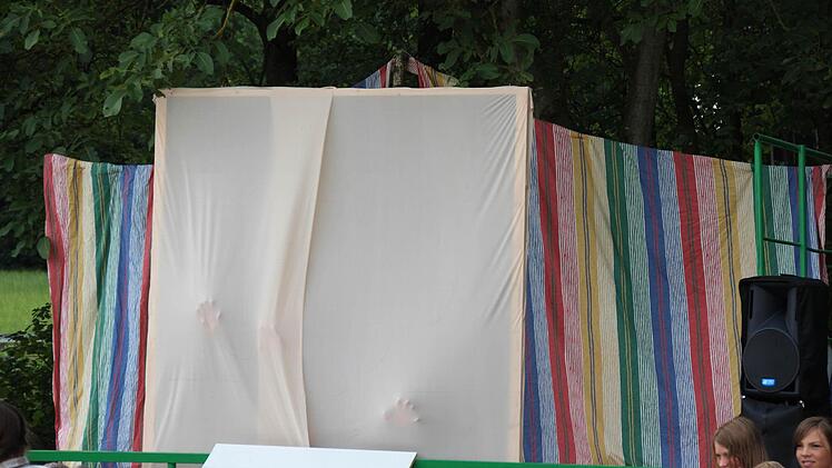 In Rebeccas Bauch tut sich was....