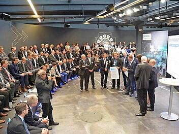 Die neue Arena der Digitalisierung in den Siemens-Hallen war Schauplatz eines ersten Kongresses zum Thema Digitale Anwendungen in der Metallbearbeitung.  Foto: Stefan Kritzer