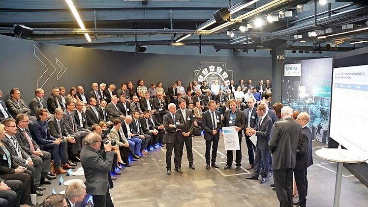 Die neue Arena der Digitalisierung in den Siemens-Hallen war Schauplatz eines ersten Kongresses zum Thema Digitale Anwendungen in der Metallbearbeitung.  Foto: Stefan Kritzer
