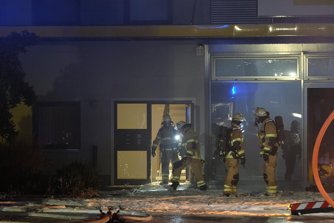 Großbrand zerstört Industriegebäude in Nürnberg