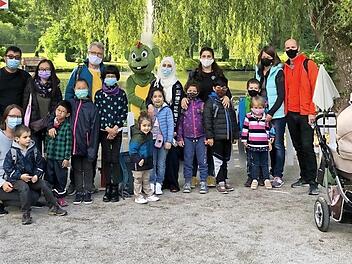 Der Schlossdrache "Dinolino" begr&uuml;&szlig;te die G&auml;ste. Foto: privat