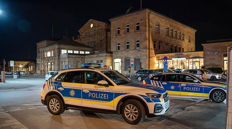Luftdruckpistole in Zug festgestellt: Polizeidurchsuchung am Bamberger Bahnhof