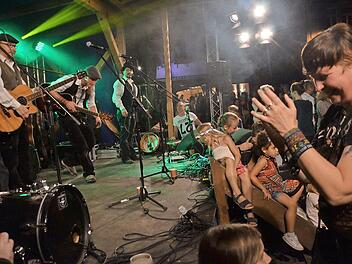 "The Sandsacks" aus Berlin rissen das Publikum am Samstagabend mit.