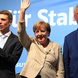 Jubel und Pfiffe für Angela Merkel in Erlangen