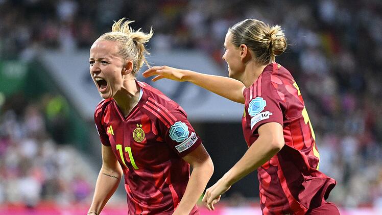 Lea Schüller (links) trifft gegen die Niederlande in Bremen. Dort fand Ende Mai ein Spiel des deutschen Teams in der UEFA Women's Nations League 2024/25 statt.