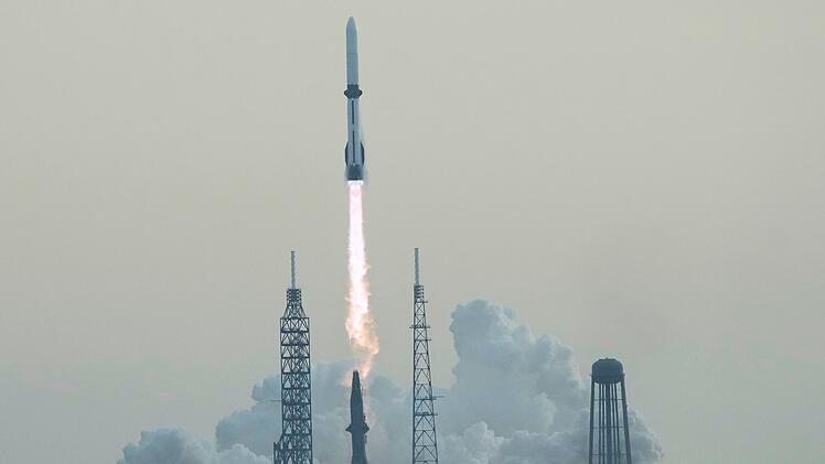 Blue Origin Rakete bringt Satelliten ins All