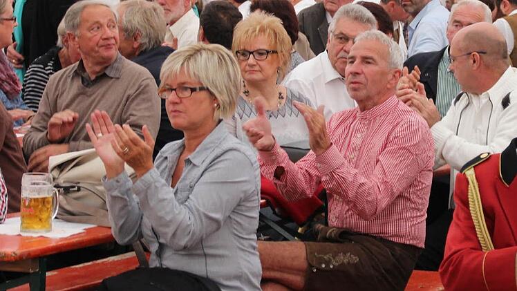 Tolle Stimmung im Festzelt beim Coburger "Lokalklang" auf dem Schlossplatz".Foto: Jochen Berger