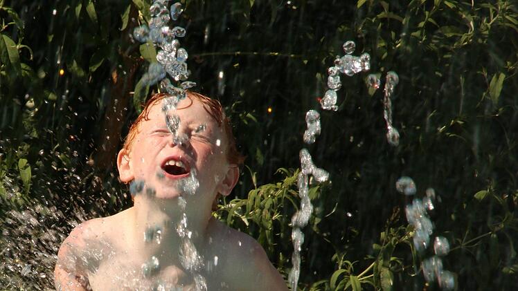 Wer kann, sucht zurzeit ein Freibad auf.  Josef Hofbauer