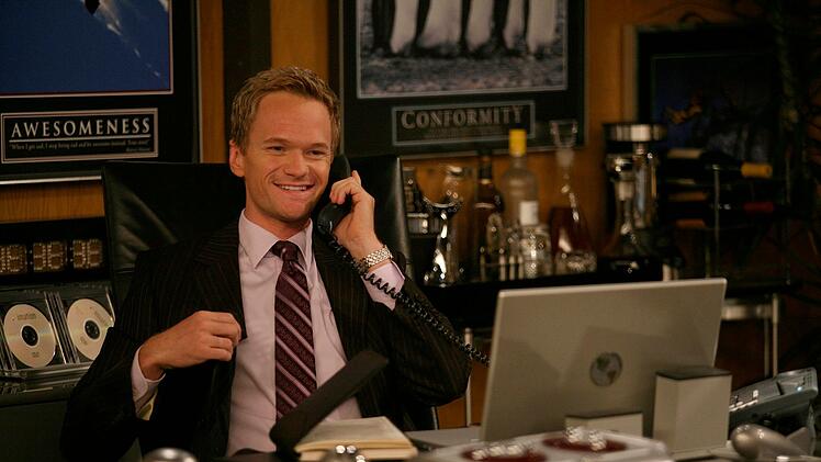 Giacomo Casanova w&auml;re stolz auf diesen Mann: Frauenheld und Ober-Bro Barney Stinson (Neil Patrick Harris) sorgt f&uuml;r die meisten Lacher der Serie.