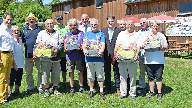 Für die Gruppen mit den meisten Teilnehmern gab es Geschenkkörbe. Foto: Klaus-Peter Wulf