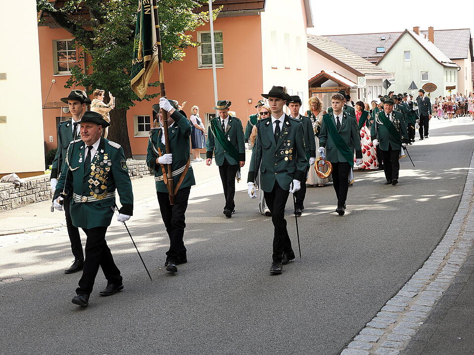 Motivwägen, Trachtengruppen und Musik-Kapellen