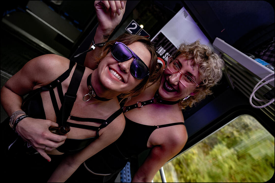 Hard Techno und Trance in drei verschiedenen Party-Waggons!
