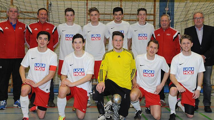 Stadtmeister TSV Reiterswiesen (hinten, von links): Jan Mast, Jochen Haberle, Lukas Müller, Joachim Hofmann, Fabian Reith, Marcel Röder, Norman Hirschmann und 2. Bürgermeister Thomas Leiner sowie (vorne, von links) Adrian Reith, Philipp Pfaff, Tobias Windberg, Michael Böse und Markus Neugebauer. Foto: Hopf