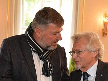 Laut Klaus Stieringer gibt es keinen Streit in der GroKo. Helmut Müller muss sich aber zumindest aus den Reihen der CSU Vorwürfe anhören.   Foto: Ronald Rinklef