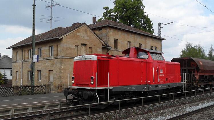 Ein Anblick, der Vergangenheit ist: Im März wurde der Ebensfelder Bahnhof abgerissen. Matthias Höher zeigt in seiner Ausstellung einige ausgewählte Aufnahmen rund um den Bahnhof. Foto: Matthias Höher