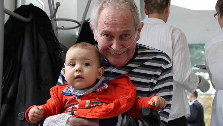Ein Patient bekommt Besuch aus Aschaffenburg: Eindrücke vom Tag der offenen Tür in der Prümmer-Klinik. Foto: Ulrike Müller