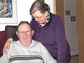 Der "Hörnlesbeck", Coburgs langjähriger Stadtrat Peter Reingruber, wird am Sonntag 80 Jahre alt. Seit 1957 steht ihm Ehefrau Helga treu zur Seite.  Foto: Martin Koch