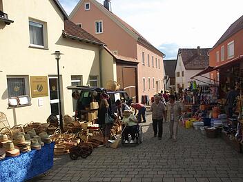 Pfingstsonntag ist in Ebenhausen seit vielen Jahren Markttag. Seit einigen Jahren ist der Pfingstsamstag kein Markttag mehr. Stattdessen gibt es ein Dorffest, das allerdings nicht den erhofften Erfolg bringt. Foto: Stefan Geiger/Archiv