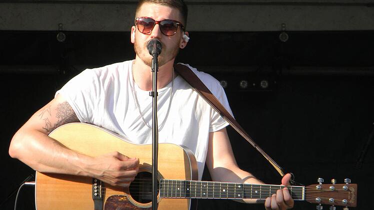 Tobias Hundt bei seinem Konzert in EbermannstadtFotos: Lengenfelder