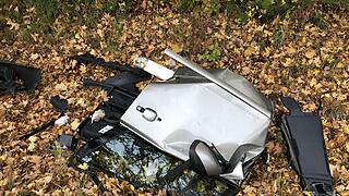 Schwerer Unfall im Kreis N&uuml;rnberg: Gegen Baum geprallt und &uuml;berschlagen