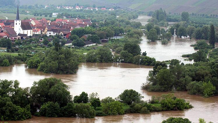 Überschwemmungslandschaft des Main bei Nordheim. Fotos: Peter Pfannes