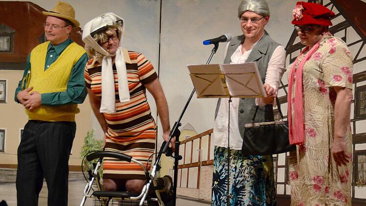 Die Kindsköpf kamen diesmal als wortgewaltige Rentnergang auf die Bühne. Von links: Henrik Kiesekamp, Tony May, Michael Frank und Alexander Kess. Foto: Kathrin Kupka-Hahn