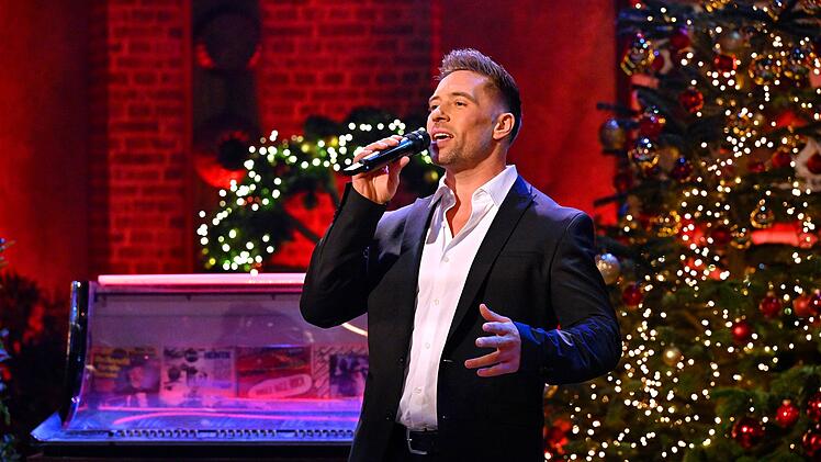 DSDS-Gewinner Ramon Roselly stellt einen Hit aus seinem neuen Album "Weihnachten wie damals" vor.