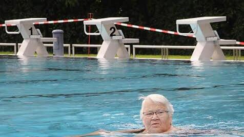 Es gibt auch wetterfeste Fans, so wie Christa Skornia