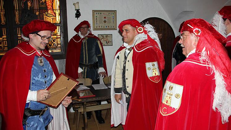 Rytter Thomas (Pohl) der Nüchterne mit den Rytterinsignien  Foto: Friedwald Schedel