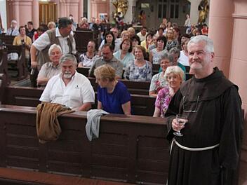 Trotz Bob Geldof auf der Plassenburg hatte Pater Christoph Kreitmeir viele Zuhörer in der Pfarrkirche "Unsere Liebe Frau". Foto: Sonja Adam