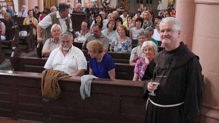 Trotz Bob Geldof auf der Plassenburg hatte Pater Christoph Kreitmeir viele Zuhörer in der Pfarrkirche "Unsere Liebe Frau". Foto: Sonja Adam