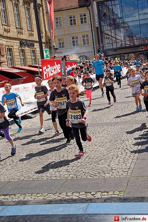 Weltkulturerbelauf 2017 in Bamberg: Der Zieleinlauf am Maxplatz