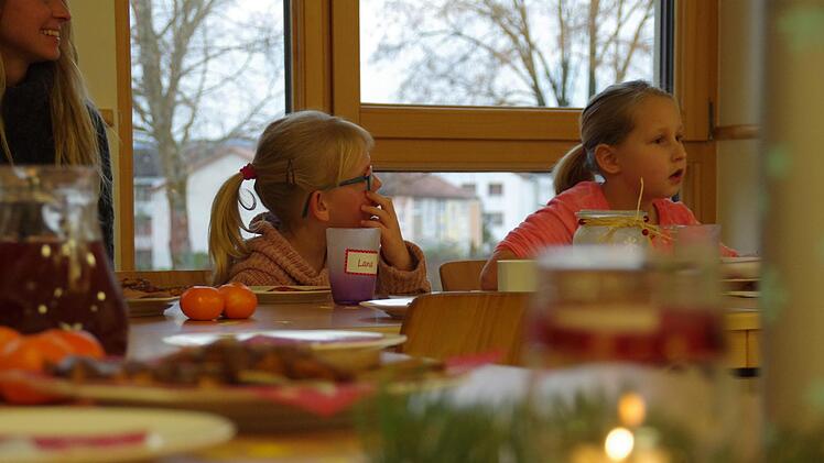 Der Nikolaus besuchte die Petra-Döring-Schule in Kronach. Foto: Marco Meißner