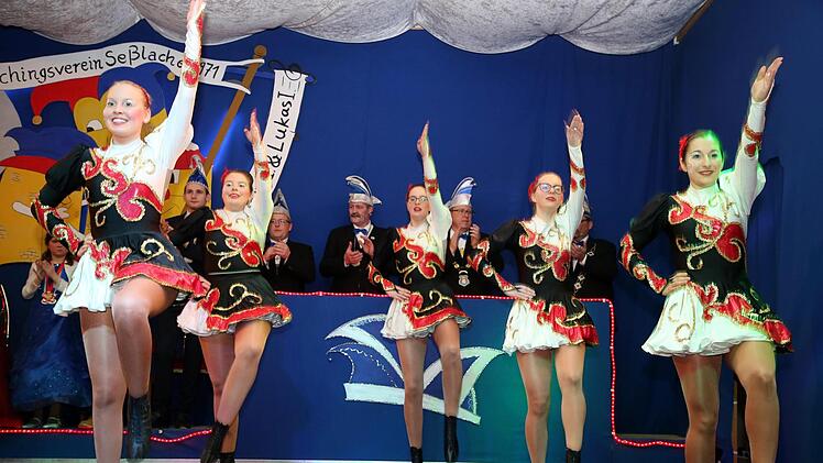 Gern gesehene Gäste in Seßlach: die Tänzerinnen der Showtanzgarde Heubach. Foto: Bettina Knauth