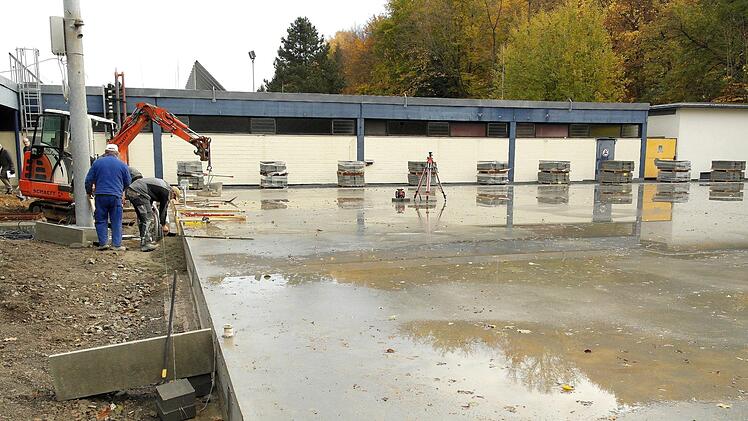 1800 Quadratmeter gro&szlig; ist die Lauffl&auml;che der Kulmbacher Eisbahn.Foto: Peter M&uuml;ller