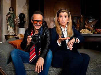 Neue Kurzfilmreihe zum Jahreswechsel: Mareike Berger (Anke Engelke) und ihr Ex-Freund Miller (Michael Ostrowski) m&uuml;ssen in "Eine halbe Stunde ist viel Zeit" eine Hochzeit retten.