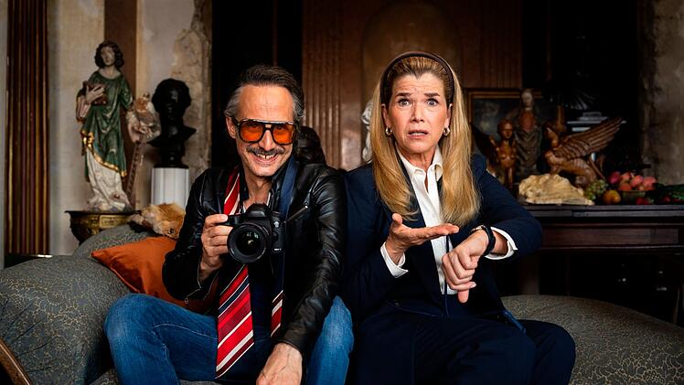 Neue Kurzfilmreihe zum Jahreswechsel: Mareike Berger (Anke Engelke) und ihr Ex-Freund Miller (Michael Ostrowski) m&uuml;ssen in "Eine halbe Stunde ist viel Zeit" eine Hochzeit retten.