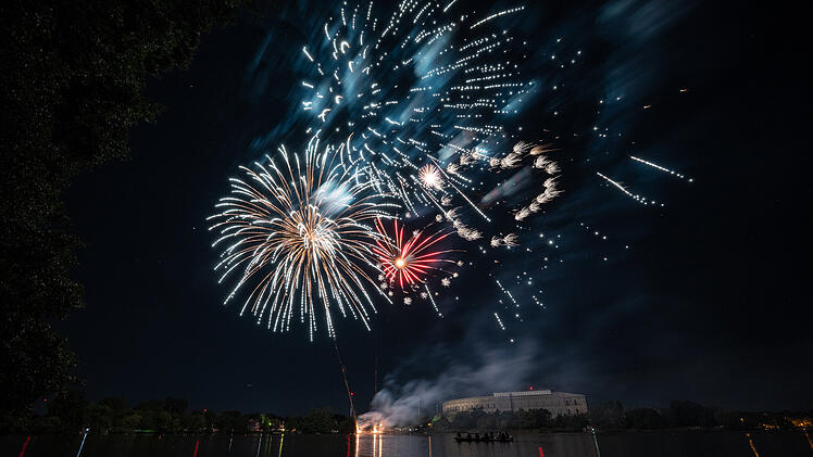 Fulminate Feuerwerk-Show beim 200. N&uuml;rnberger Volksfest