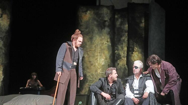 Szene aus "Wallenstein" am Landestheater Coburg.Foto: Henning Rosenbusch