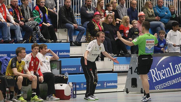 War vor allem in Durchgang 1 nicht mit allen Entscheidungen der Schiedsrichter einverstanden: Coburgs Trainer Jan Gorr.